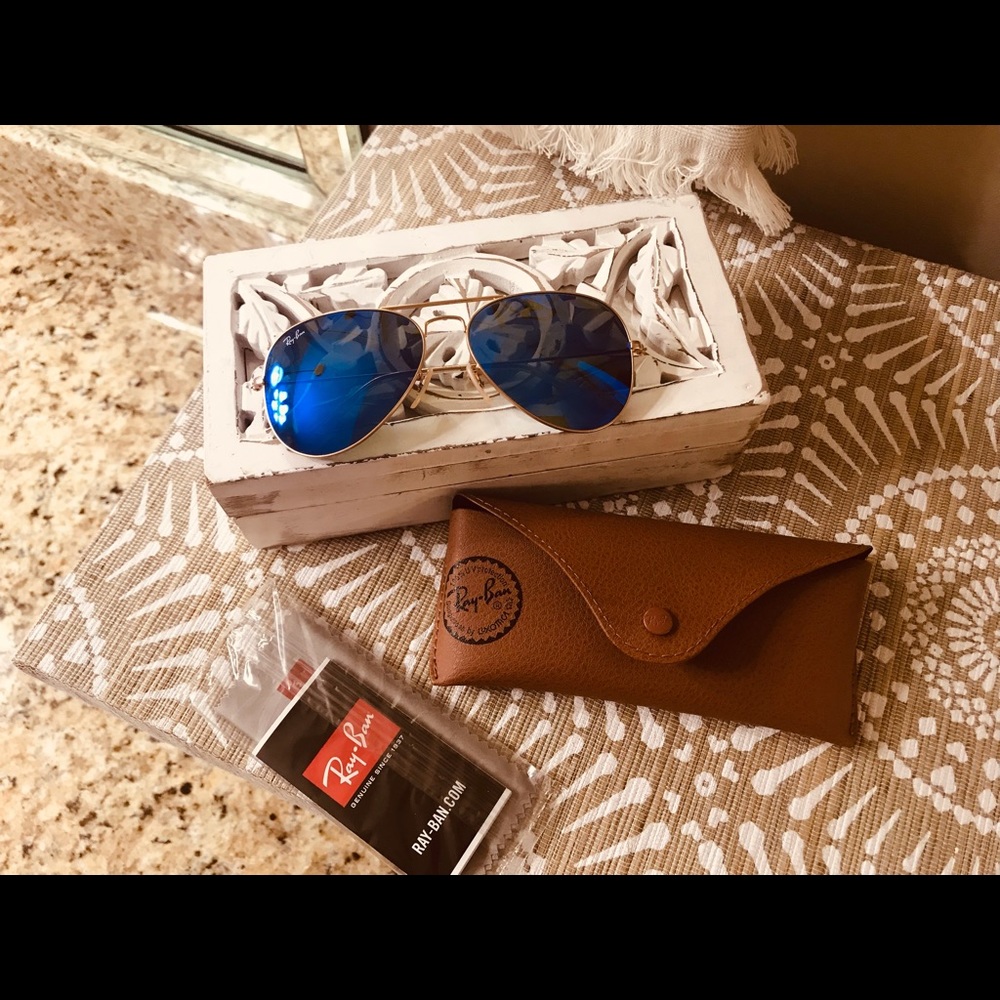 stunning blue Ray-ban